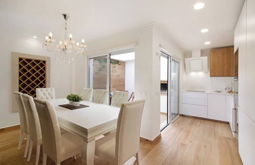 Vila Real Santo Antonio House | Holiday Home 'Casa do Marquês' with Terrace, Wi-Fi & A/C