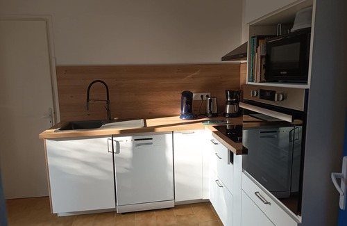 Saint-Genis House | Holiday Home 'Des Barnèdes' with Private Pool, Wi-Fi and Air Conditioning