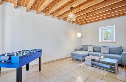 Saint-Nicolas-de-Pierrepont House | Holiday Home Le Launay by Interhome