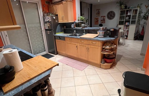 Sainte-Genevieve-des-Bois House | Holiday Home 'Jardin Proche Paris' with Private Garden, Wi-Fi and Air Conditioning