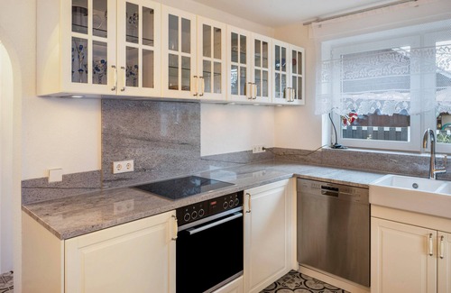 Oberrotweil Apartment | Holiday Apartment 'Hortensie' with Private Garden, Balcony and Wi-Fi