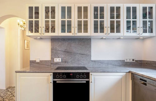 Oberrotweil Apartment | Holiday Apartment 'Hortensie' with Private Garden, Balcony and Wi-Fi
