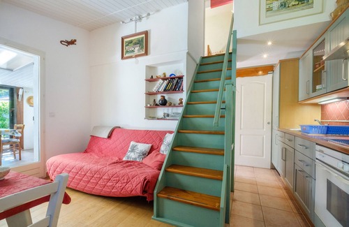Saint-Cezaire-sur-Siagne House | Holiday Home 'Maison Proche Mer Et Montagne' with Shared Pool, Private Garden and Wi-Fi