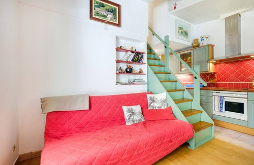 Saint-Cezaire-sur-Siagne House | Holiday Home 'Maison Proche Mer Et Montagne' with Shared Pool, Private Garden and Wi-Fi