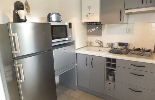 La Seyne-sur-Mer Apartment | HOLIDAY 50 m from MAR VIVO beach, les SABLETTES, private parking, air conditioning, terrace