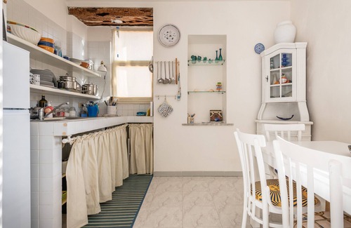 Carloforte Apartment | Holiday Accommodation 'L'Appartamento nel Corso' with Wi-Fi