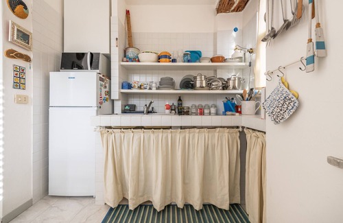 Carloforte Apartment | Holiday Accommodation 'L'Appartamento nel Corso' with Wi-Fi