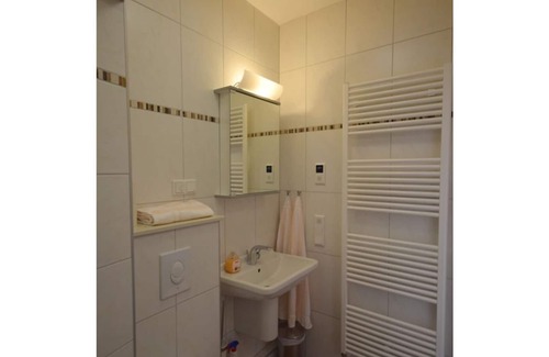 Obervellach Apartment | Holiday Apartment 'Ferienwohnung 1OG' with Private Balcony & Wi-Fi