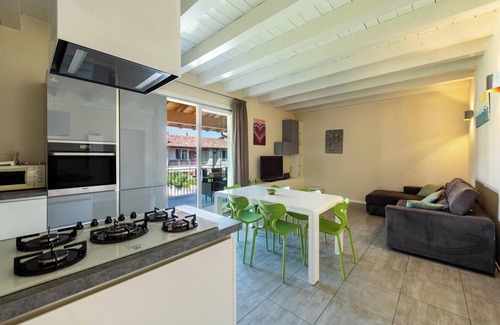 Raffa Apartment | Holiday Apartment Raffa with Balcony, Covered Terrace & Wi-Fi