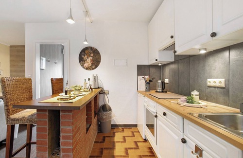 Burg Apartment | Holiday Apartment 'Kompass Oase' with Private Terrace, Private Garden and Wi-Fi