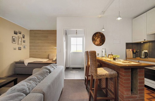 Burg Apartment | Holiday Apartment 'Kompass Oase' with Private Terrace, Private Garden and Wi-Fi