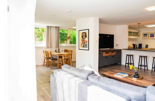 Singen Apartment | Holiday Apartment "Seewest" with Wi-Fi