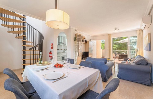 Calas de Mallorca Apartment | Holiday Apartment "Casa Hygge" with Shared Pool, Air Conditioning & Wi-Fi