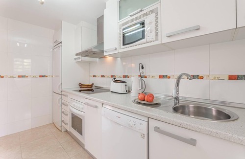 Calas de Mallorca Apartment | Holiday Apartment "Casa Hygge" with Shared Pool, Air Conditioning & Wi-Fi