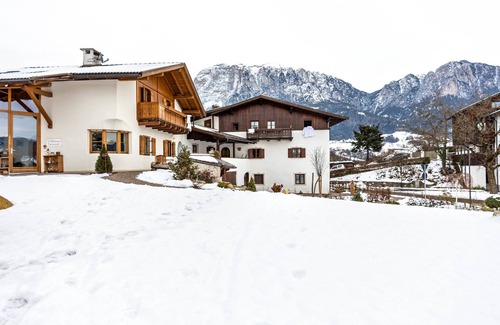 Fie allo Sciliar Apartment | Holiday Apartment "Florerhof Ferienwohnung Rose" with Mountain View, Sauna & Garden
