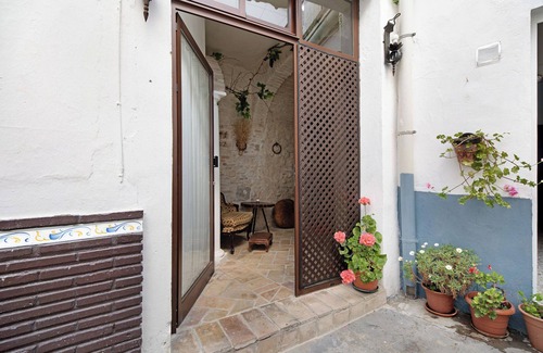 Medina-Sidonia Apartment | Holiday Apartment "La Cueva De Medina-Sidonia" with Private Terrace & Wi-Fi