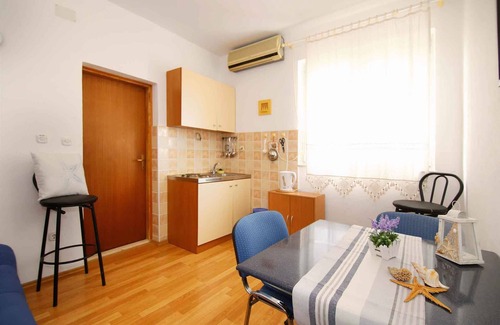 Sevid Apartment | Holiday apartment 10 m from the beach
