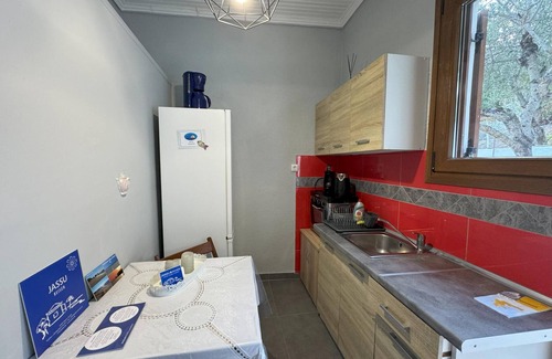 Kompi Apartment | Holiday apartment above the beautiful Peroulia beach, wifi | Messenia, Peloponne