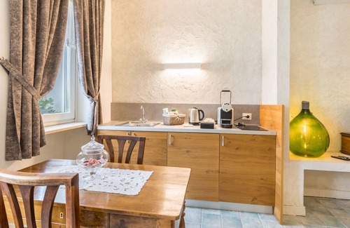 Sona Apartment | Holiday Apartment "Agriturismo Tenuta Corte Tese 2" with Shared Garden & Wi-Fi