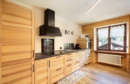 Courmayeur Apartment | Holiday Apartment 'Aiguille Noire La Maison de Courma' with Mountain View & Wi-Fi