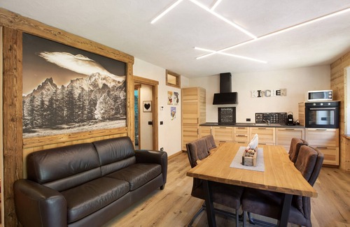 Courmayeur Apartment | Holiday Apartment 'Aiguille Noire La Maison de Courma' with Mountain View & Wi-Fi