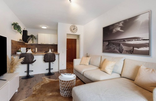 Ponitz am See Apartment | Holiday Apartment 'Alte Meierei Heimathafen' with Shared Garden, Balcony and Wi-Fi