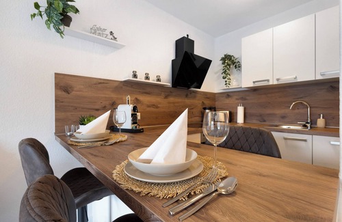 Ponitz am See Apartment | Holiday Apartment 'Alte Meierei Heimathafen' with Shared Garden, Balcony and Wi-Fi