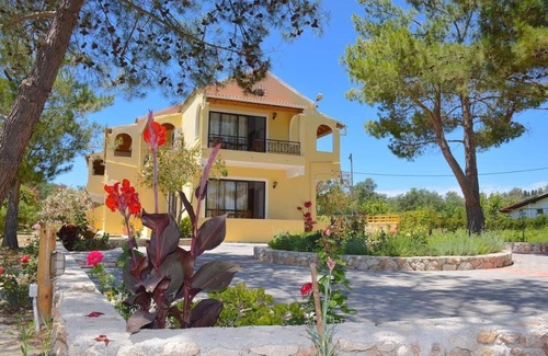 Melikia Apartment | Holiday Apartment 'Alexandra Apartment 14' with Private Balcony & Wi-Fi