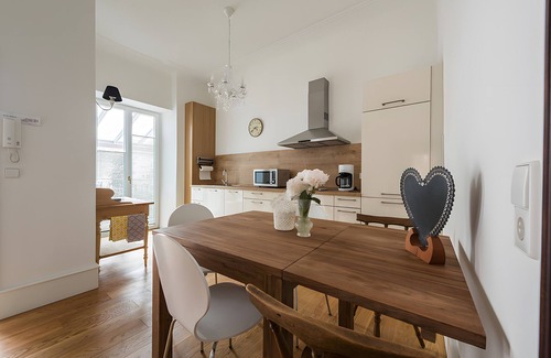 Altstadt Apartment | Holiday Apartment 'Am Puls der größten Stadt am See' with Wi-Fi