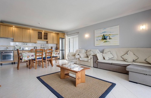 Alvor Apartment | Holiday Apartment "Apartamentos Antunes" with Pool, Wi-Fi, Balcony and Garden