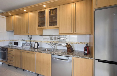 Alvor Apartment | Holiday Apartment "Apartamentos Antunes" with Pool, Wi-Fi, Balcony and Garden