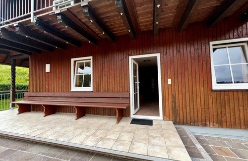 Kirnbach Apartment | Holiday Apartment 'Apfelblüte' with Mountain View, Shared Pool and Wi-Fi