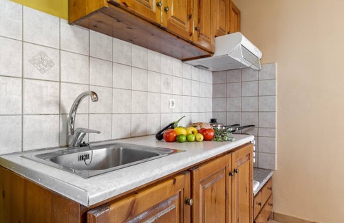 Vassiliki Apartment | Holiday Apartment 'Apostolos Apartment 6' by the Beach with Balcony & Wi-Fi