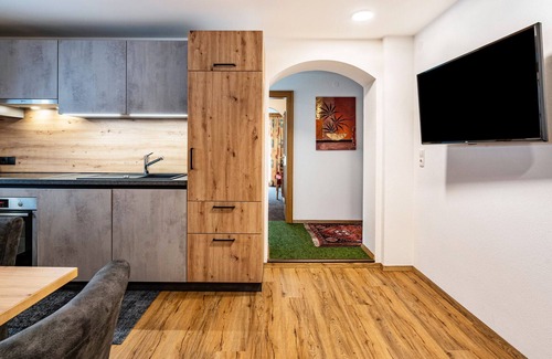 Lanersbach Apartment | Holiday Apartment 'Appartement Enzian' with Mountain View, Balcony & Wi-Fi