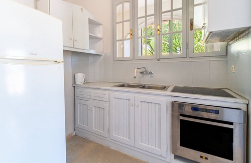 Gardenos Apartment | Holiday Apartment "Ariel Apartment 1" with Sea View, Balcony, Shared Garden & Wi-Fi