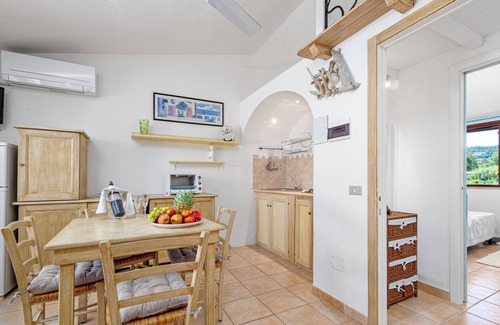La Conia Apartment | Holiday Apartment 'Blue House Laconia' with Sea View, Balcony & Air Conditioning