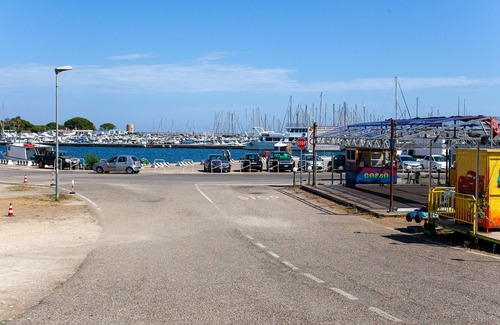 La Caletta Apartment | Holiday Apartment 'Beautiful house 350m from the beach' with Sea View, Terrace & Wi-Fi