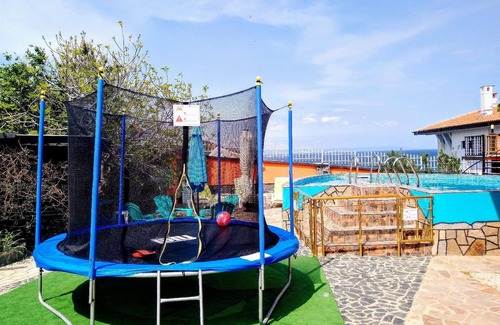Chernomorets Apartment | Holiday apartment Chernomorets for 1 - 5 persons with 2 bedrooms - Row house