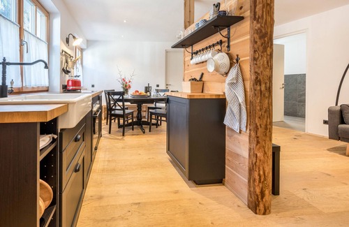 Bressanone Apartment | Holiday Apartment "Binderhof Apt Untn" with Mountain View, Shared Garden and Wi-Fi