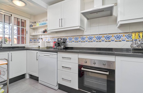 Salobrena Apartment | Holiday Apartment 'Casa Venus' with Sea View, Terrace, Shared Pool & Wi-Fi