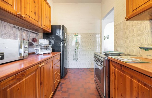 Sarroch Apartment | Holiday Apartment "Casa Nicole" close to the Sea with Terrace & Shared Garden
