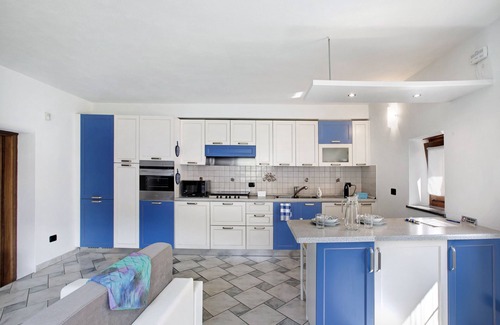 Montan-Angelin-Arensod Apartment | Holiday Apartment "Casa Sabrina - Blu" with Mountain View, Tennis Court & Wi-Fi