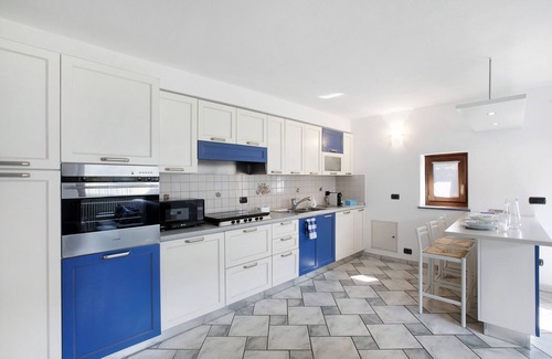 Montan-Angelin-Arensod Apartment | Holiday Apartment "Casa Sabrina - Blu" with Mountain View, Tennis Court & Wi-Fi