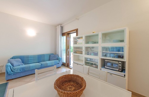 Murta Maria Apartment | Holiday Apartment 'Casa Vacanze Mandorlo' with Shared Pool, Terrace & Garden