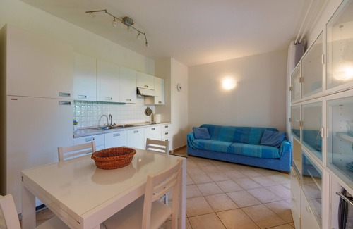 Murta Maria Apartment | Holiday Apartment 'Casa Vacanze Mandorlo' with Shared Pool, Terrace & Garden