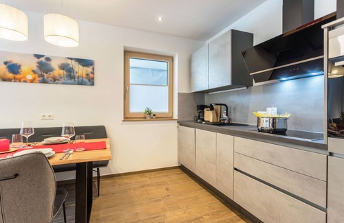 Auffach Apartment | Holiday Apartment 'Dorfblick' with Mountain View, Shared Garden & Wi-Fi