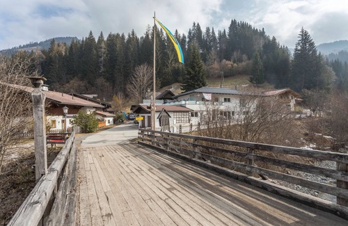Auffach Apartment | Holiday Apartment 'Dorfblick' with Mountain View, Shared Garden & Wi-Fi