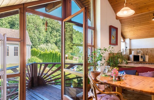 Heiligenberg Apartment | Holiday Apartment “Rose Garden” near Lake Constance with Wi-Fi & Balcony