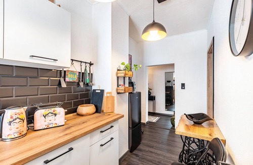 Homberg Apartment | Holiday Apartment 'Unit 1' with Private Terrace and Wi-Fi