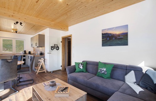 Fleckenberg Apartment | Holiday Apartment 'Bauernhof' with Mountain View, Private Terrace and Wi-Fi
